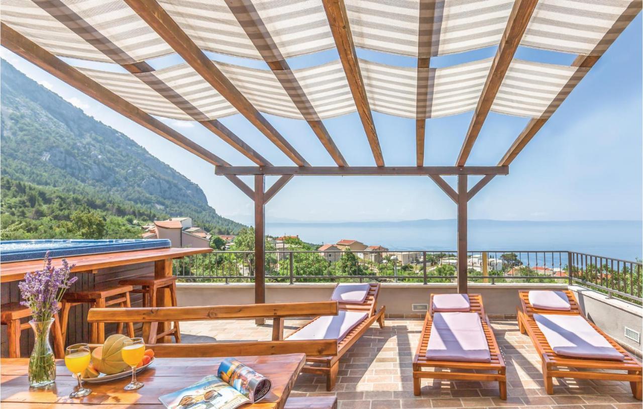 2 Bedroom Beautiful Apartment In Makarska Exterior photo