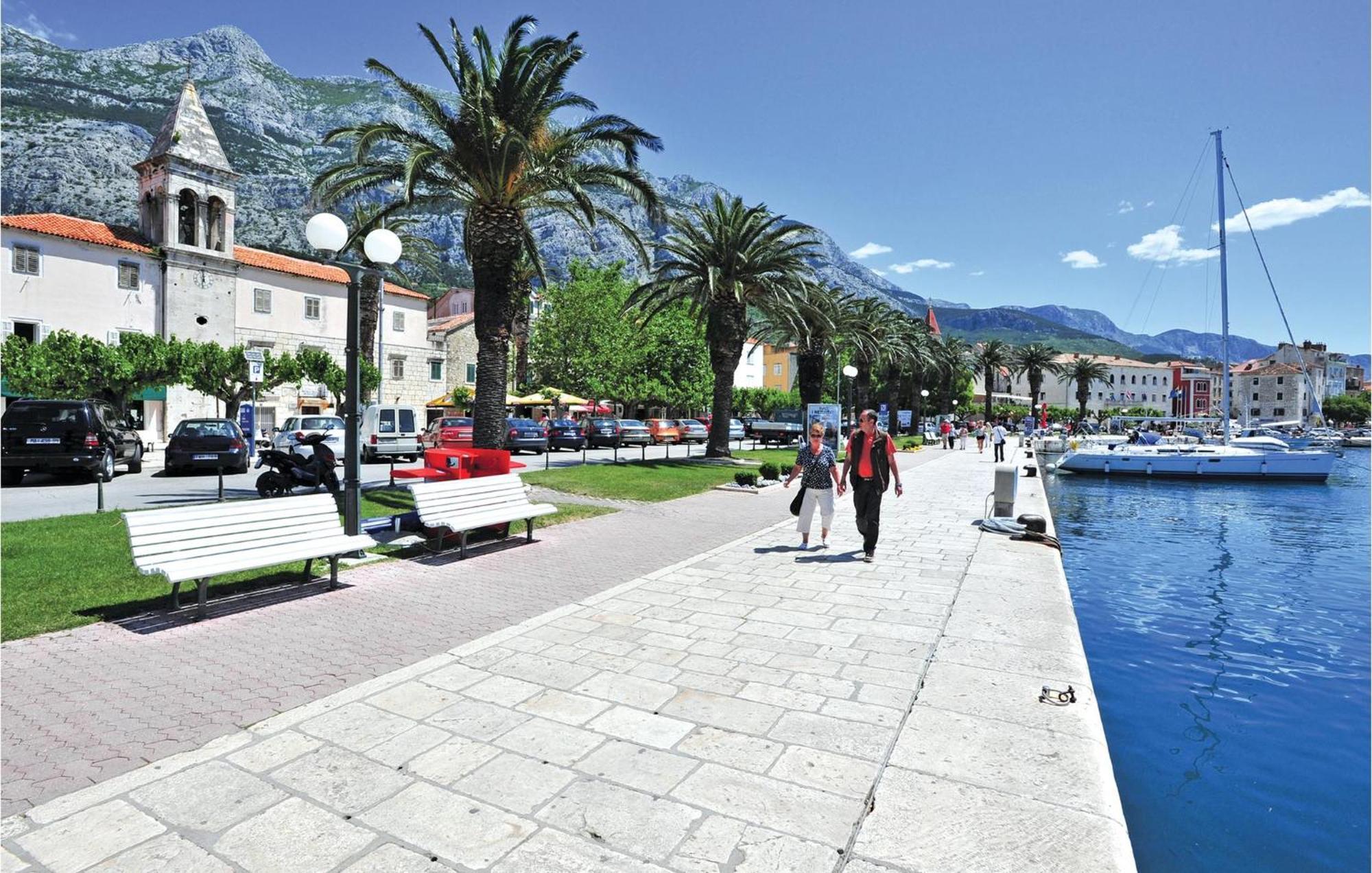 2 Bedroom Beautiful Apartment In Makarska Exterior photo